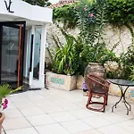 & Linda Hotel 3*