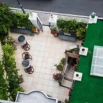 & Linda Hotel