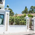 Hotel & Linda