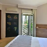 & Linda Hotel