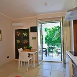 & Linda Hotel 3*