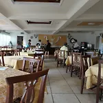 Hotel & Linda