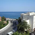 Hotel & Linda