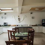 & Linda Hotel 3*