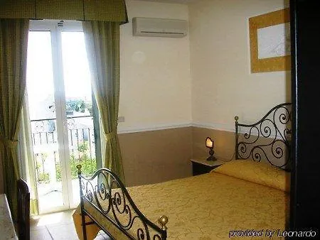 & Linda Hotel Giardini Naxos