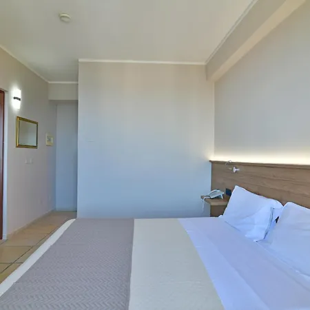 & Linda Hotel