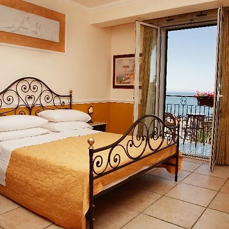 & Linda Giardini-Naxos