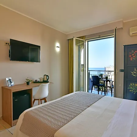 Hotel & Linda
