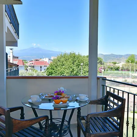 & Linda Hotel 3*